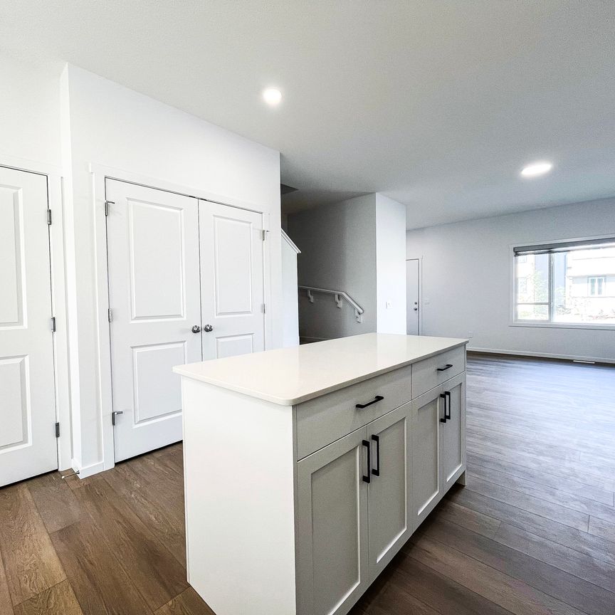 Special Incentive. Brand New 3 Bed + Den Upper Floor | 1727 Sq Ft | Double Garage | The Orchards. - Photo 1