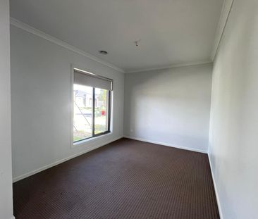 Stunning Property with Open-Plan Living - Photo 2