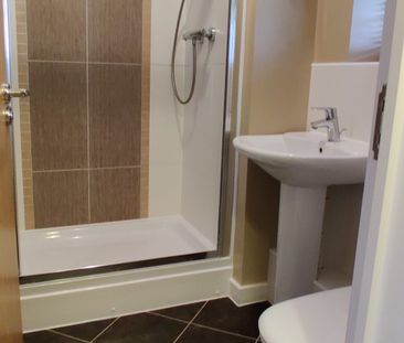 3 Bedroom modern house To Let in Middleton desirable school catchment - Photo 6