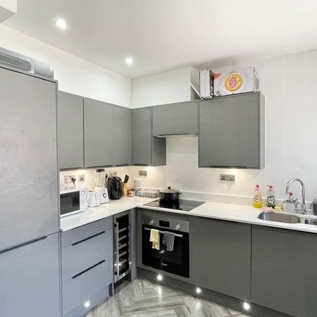 1 bedroom in a flat share to rent - Photo 4