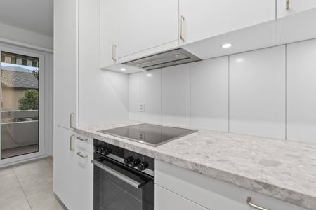 Centrally located, completely renovated 2024! - Photo 3