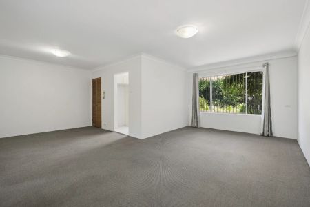 Freshly Paint Ground Floor Unit In The Heart Of Hornsby - Photo 3
