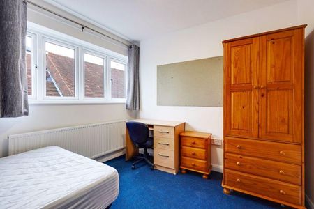 1 bedroom in a house share to rent - Photo 5