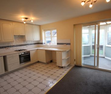 3 bedroom House To Let - Photo 2