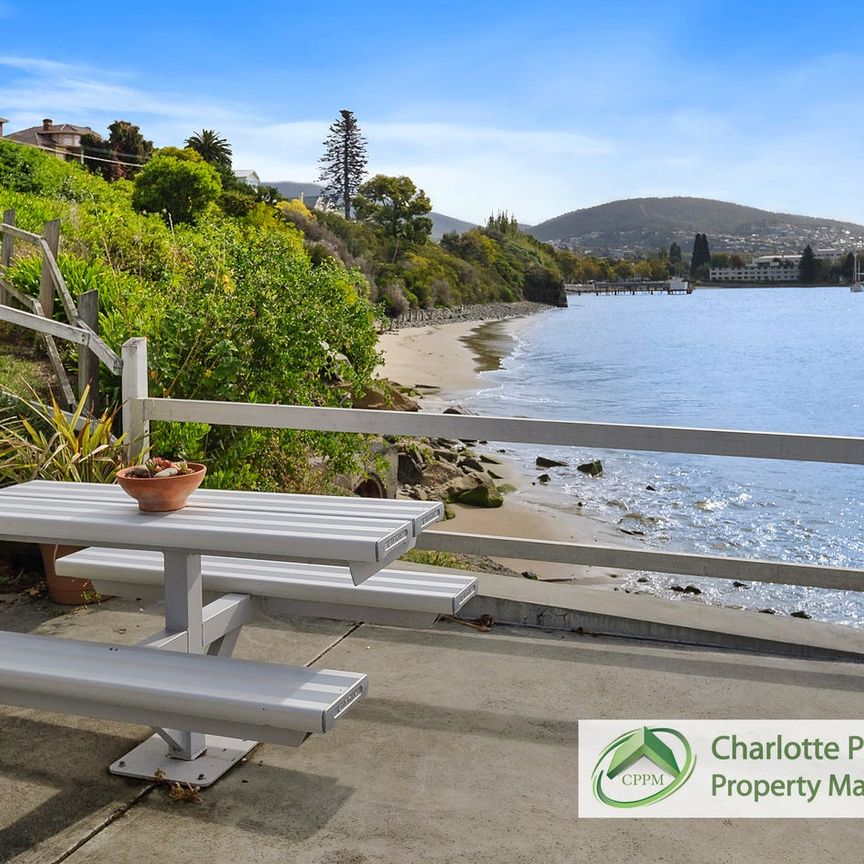 FURNISHED compact studio in popular WATERFRONT group - Photo 1