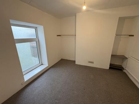 3 bedroom end of terrace house to rent - Photo 3