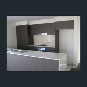 Modern 3 Bedroom Family Home - Photo 2