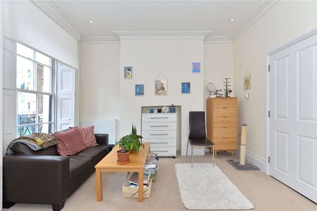 Spacious one bedroom apartment only 0.1 from Euston Square Underground Station - Photo 3