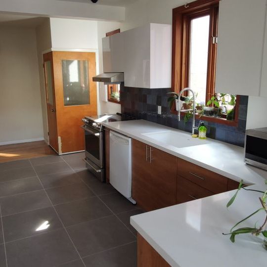 5 1/2 Meublé Dans Un Haut De Duplex - Photo 1