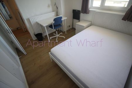 1 bedroom in a flat share to rent - Photo 2