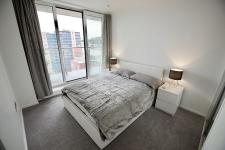 2 Bed Flat, The Oxygen, E16 - Photo 3