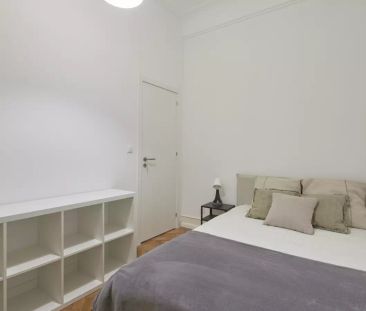 Room in a shared 12-bedroom apartment for rent in Lisbon - Foto 4