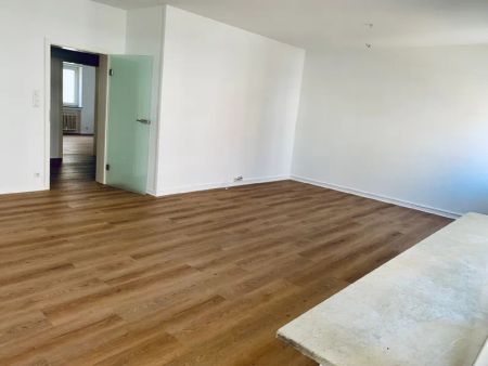 Stilvolle 2-Zimmer-Wohnung mit 2 Balkonen und Doppelstellplatz in Bestlage von Düsseldorf-Oberkassel - Photo 4