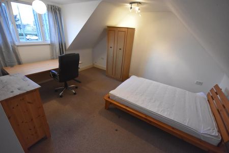 5 bedroom detached house to rent - Photo 3