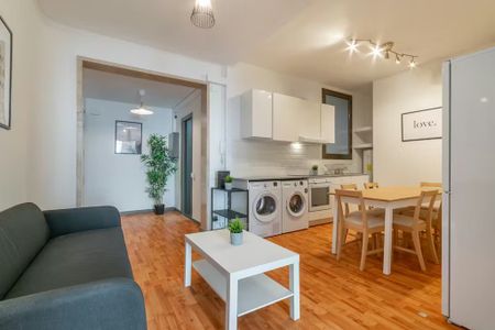 Ronda de la Universitat, Barcelona, Catalonia 08007 - Photo 2