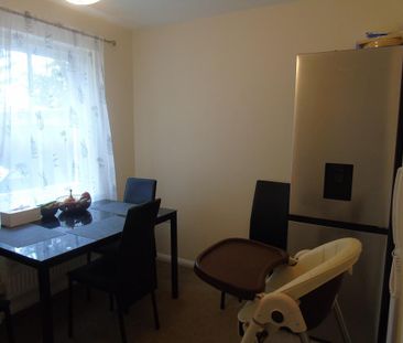 2 bedroom end of terrace house to rent - Photo 2