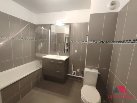 Location Appartement 2 pièces 39m² MARSEILLE 7ème - Photo 3