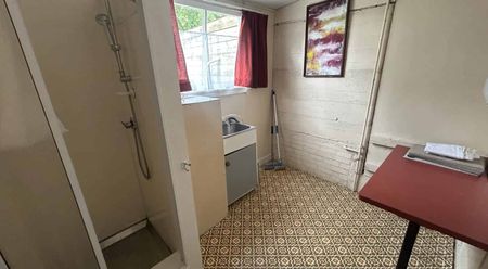 Spacious Workers’ Cottage in Beautiful Orchard Setting - Photo 3