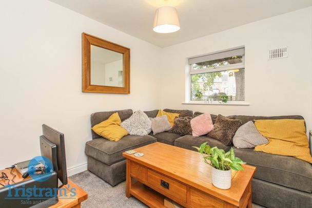 References Pending - 2 bed Apartment - Photo 1