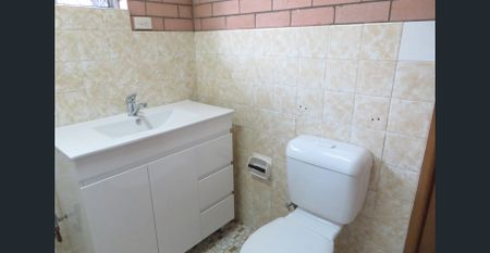 ONE BEDROOM UNIT WITH REVERSE CYCLE SPLIT SYSTEM! - Photo 5