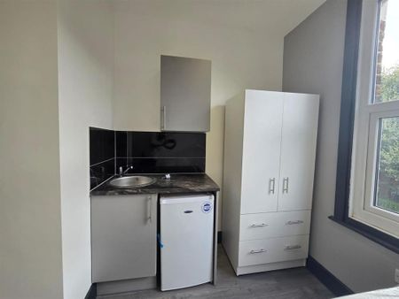 Studio to rent - Photo 3