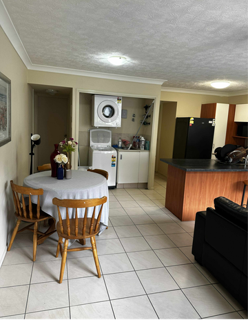 Furnished room with own bathroom in student accom – looking for girls - Photo 2