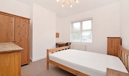 High Standard Four Bedroom House - Photo 5