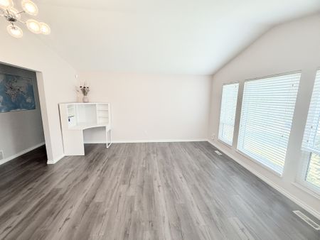 Immaculate Three Bedroom Rancher in Fleetwood - Photo 5