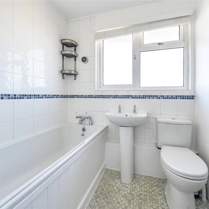 3 bedroom end of terrace house to rent - Photo 1