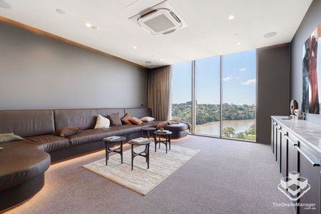 Brand New 3 Bedroom - Exceptional Residential Living - Photo 4