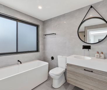 18A Tedman Parade, Sylvania NSW 2224 - House For Rent | Domain - Photo 2