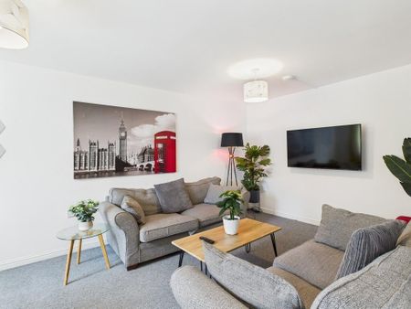 6 bedroom detached house to rent - Photo 2