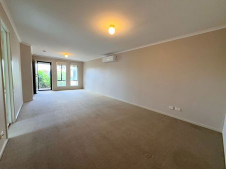 Bright, simple family home - Photo 3