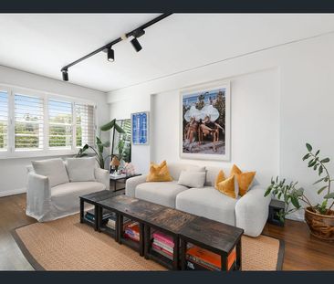 Art Deco Elegance on Whisper Quiet Henrietta Street - Photo 1