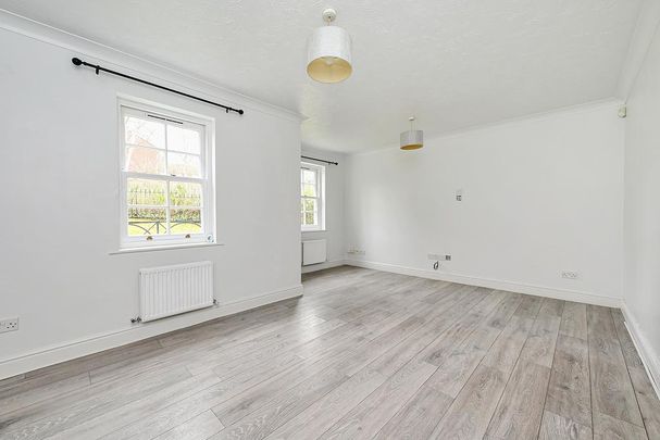 2 bedroom ground floor flat to rent - Photo 1