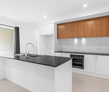 Spacious Family Living in Woree! - Photo 6