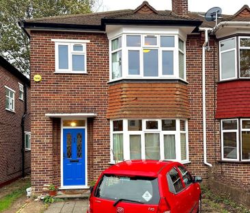 3 Bed Semi-Detached House, Dagnall Park, SE25 - Photo 4