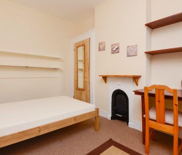 4 bedroom semi-detached house to rent - Photo 5