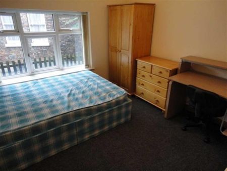 4 bedroom flat to rent - Photo 4
