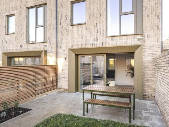 3 bedroom terraced house to rent - Photo 1