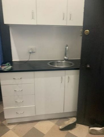 central character half house 2 bedroom plus study - Photo 2