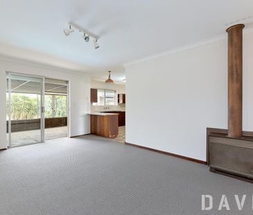 SPACIOUS FAMILY HOME WITH POOL! - Photo 5
