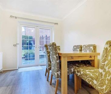 Chantry Road, Chessington, KT9 - Photo 5