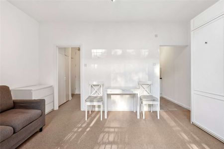 A self-contained studio situated on the raised ground floor of a period building, moments from South Kensington Station - Photo 3