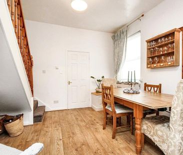 3 bedroom semi-detached house to rent - Photo 2