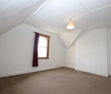 2 bedroom Maisonette to let - Photo 3