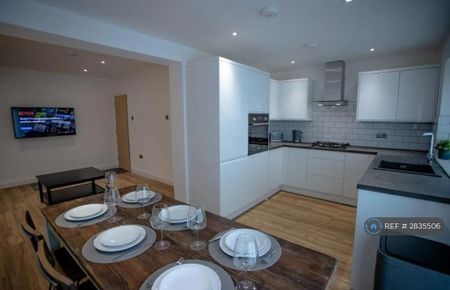 1 bedroom in a house share to rent - Photo 2
