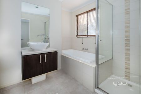 FAMILY HOME IN A DESIRED LOCATION - Photo 2