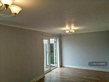 3 bedroom end of terrace house to rent - Photo 2