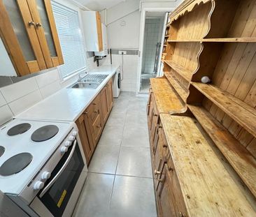 3 bedroom end of terrace house to rent - Photo 2